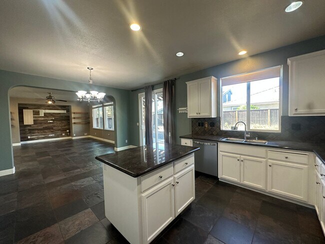 Foto del edificio - 1905 Addison Dr