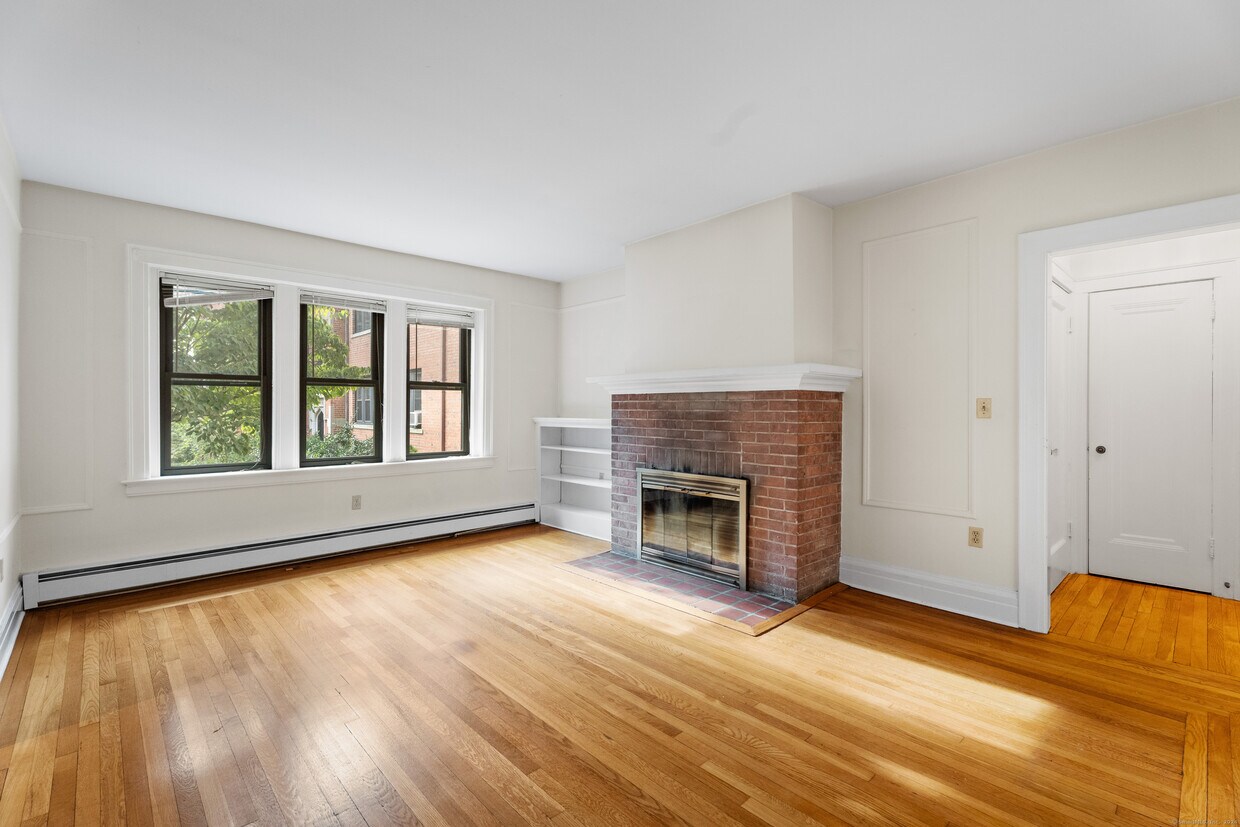 Primary Photo - 108 Livingston St