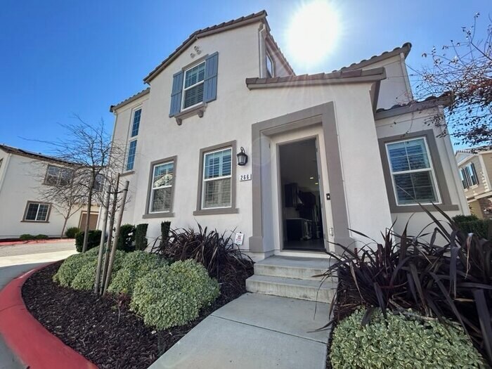 Beautiful Modern 3 Bedroom With Solar! A... House for Rent in Folsom, CA