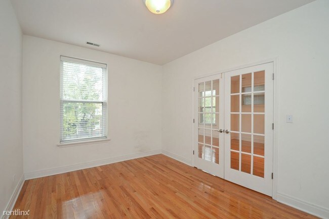 Building Photo - 3 br, 3 bath Condo - 4416 N Racine Ave