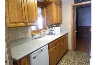 Building Photo - 984 Shryer Ave W