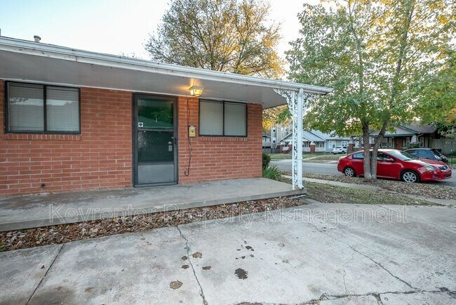 Building Photo - 1401-1403 S Frisco Ave