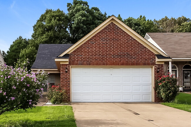 Building Photo - 640 Amber Ln