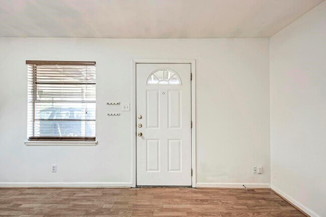 Building Photo - 1805 Mohle Dr