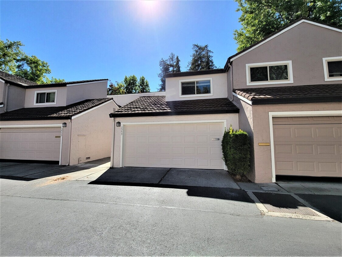 Primary Photo - 2553 Lancaster Ct