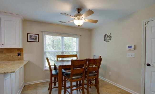 Building Photo - 122 Bellingham Dr