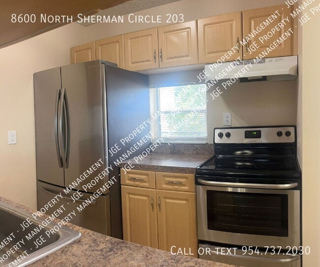 Building Photo - 8600 N Sherman Cir