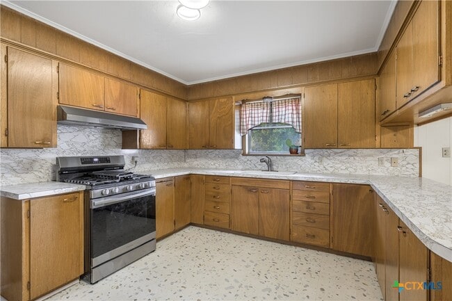 Building Photo - 516 W 14th St