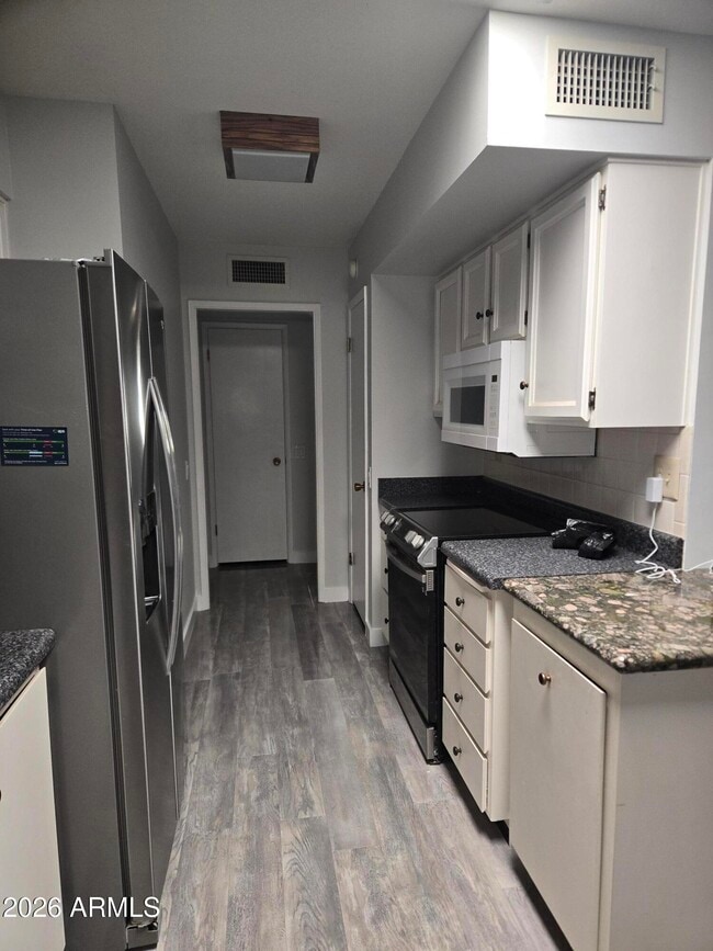 Building Photo - 10049 W Oakmont Dr