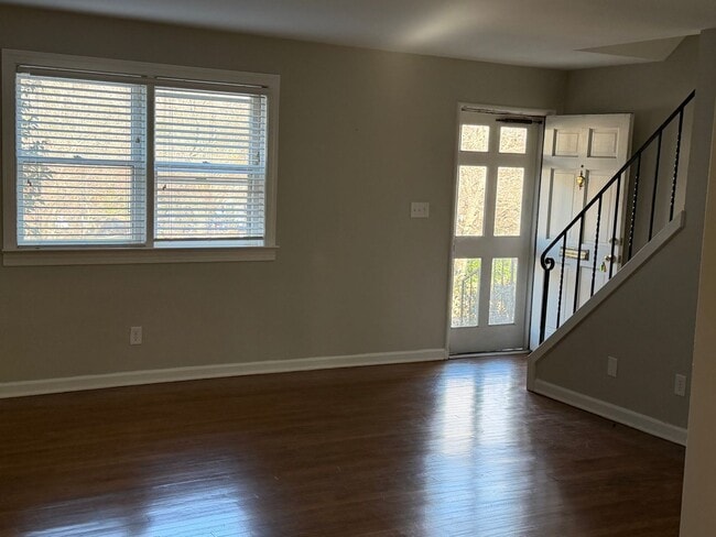 Foto del edificio - Comfort & Style: 2-Bedroom Raleigh Townhouse - 6-Month Lease Term