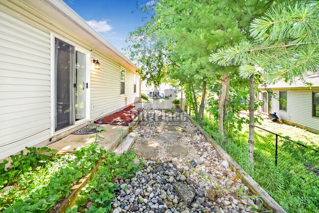 Building Photo - 4617 Welton St