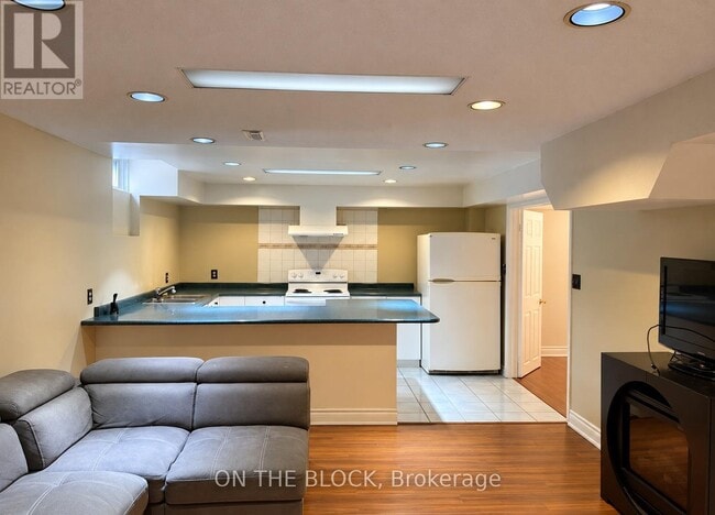 Building Photo - 70 Dalmatian Crescent