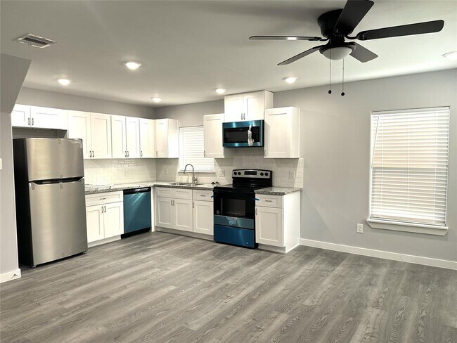 Building Photo - 8027 Record St