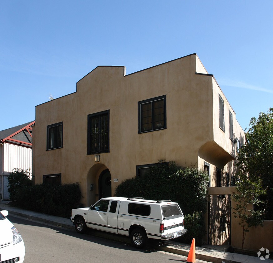 Primary Photo - 3217 Larissa Dr
