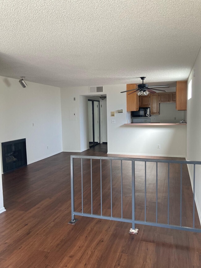 Building Photo - 12701 Moorpark St