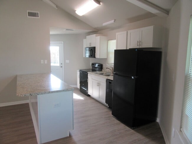 Building Photo - 1302 Grace Ave