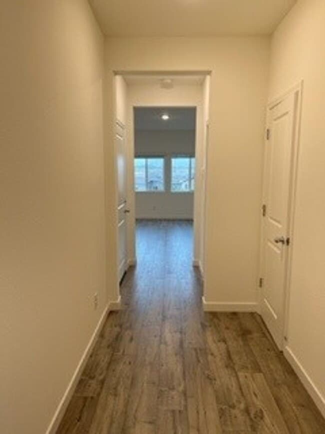 Foto del edificio - Brand new four bedroom, two and one half b...