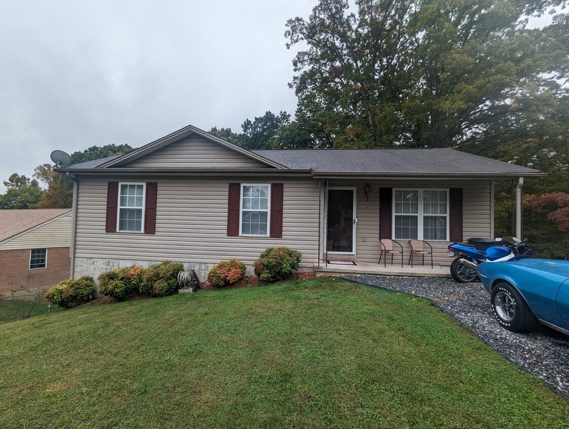 128 Salmon St, Martinsville, VA 24112 House Rental in Martinsville