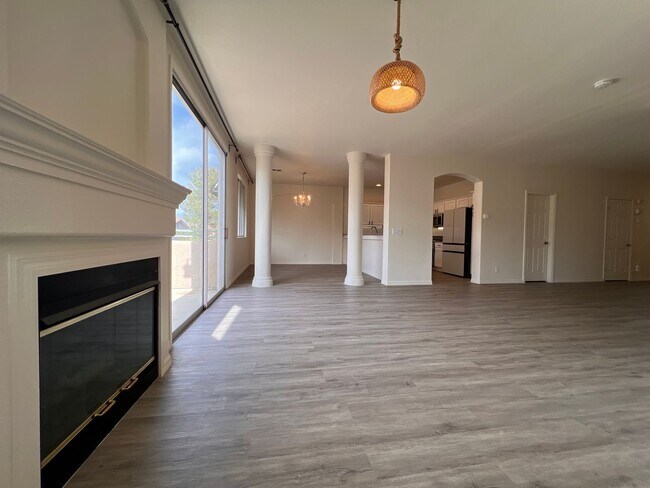 Foto del edificio - Summerlin Condo - Gated - Community Pool 1 Car Garage - 500 Off First Months Rent