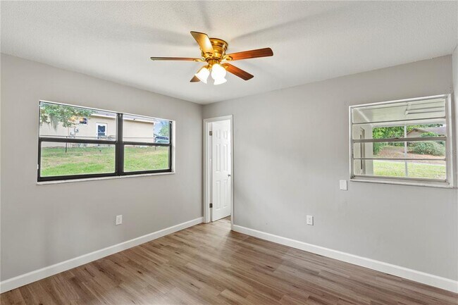 Foto del edificio - 36124 E Spring Lake Blvd