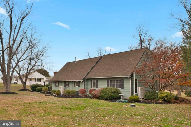 Building Photo - 3839 Blenheim Rd