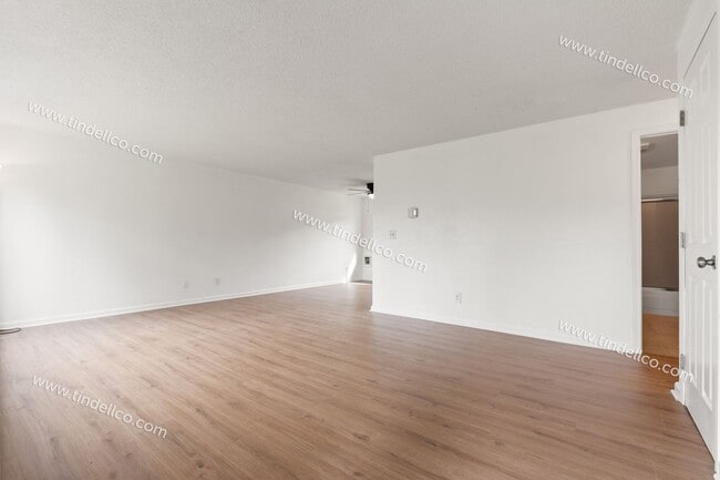 Building Photo - 237-05