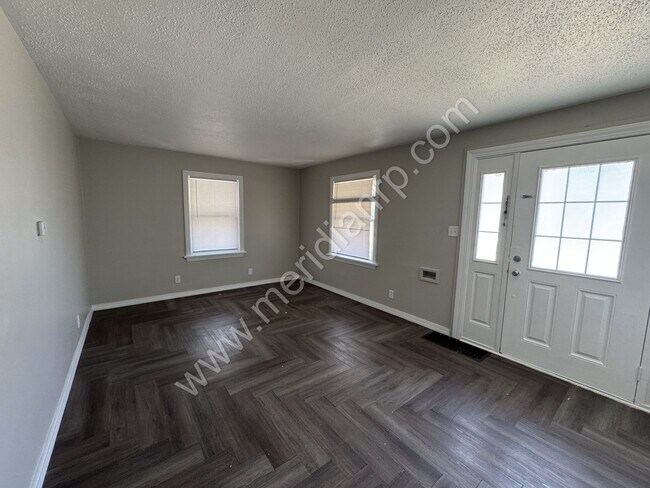 Foto del edificio - 4129 Bowser Ave