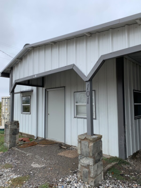 Primary Photo - 701 FM2264