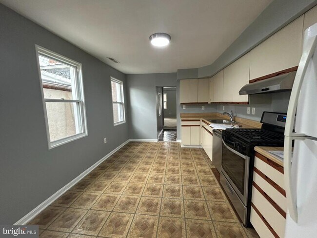 Foto del edificio - 615 S Patterson Park Ave