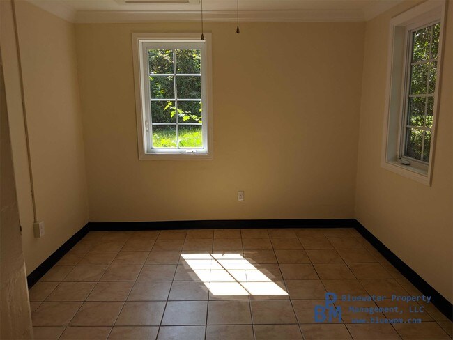 Foto del edificio - 1002 E Montague Ave