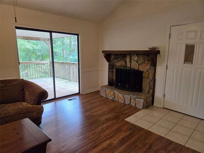 Building Photo - 984 Overlook Dr