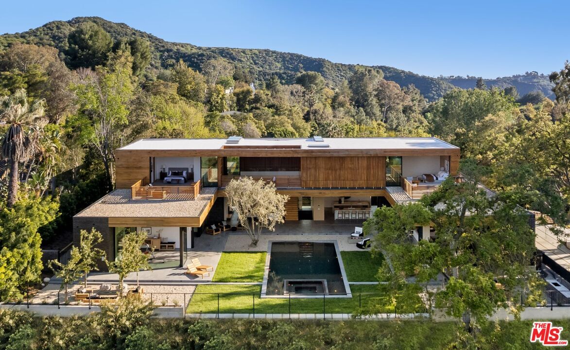 Foto principal - 9705 Oak Pass Rd