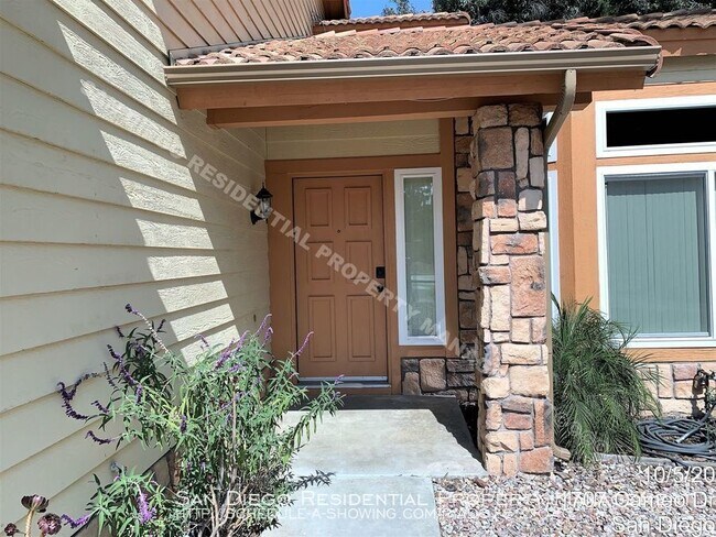 Building Photo - 1707 Cameo Dr