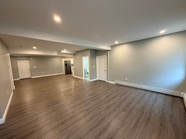 Foto del edificio - 86 Kendall Ave