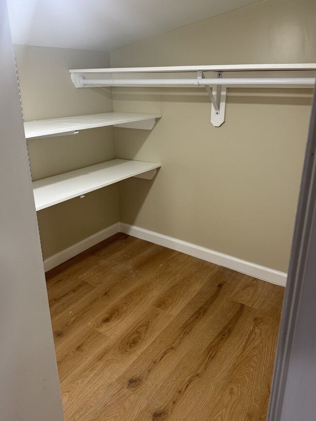 Building Photo - 569 Jerome St