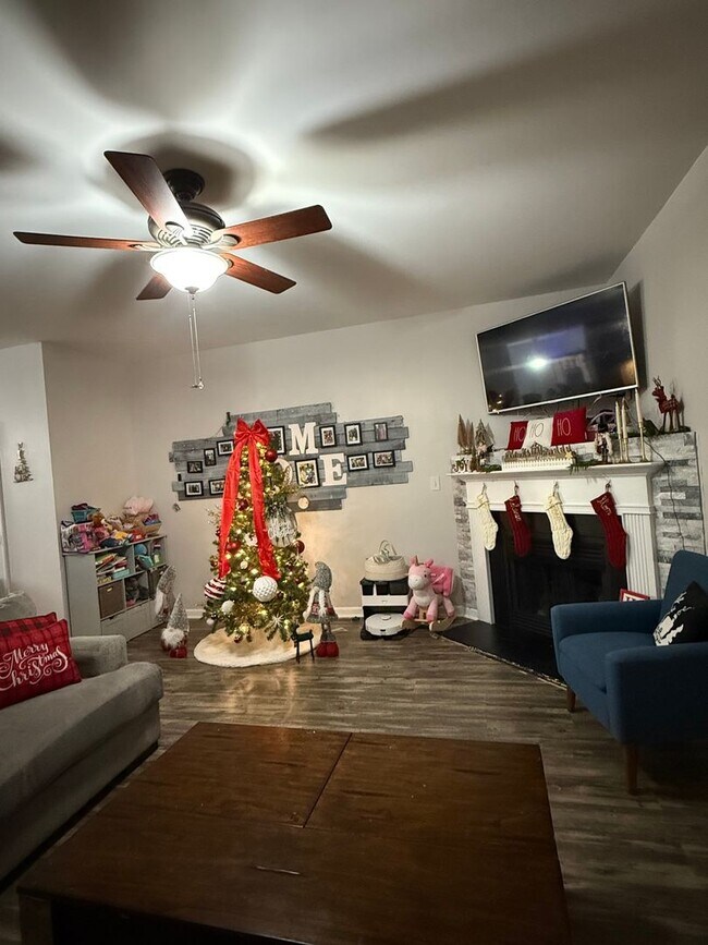 Foto del edificio - 161 Buchanan Ln