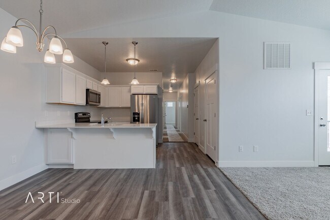 Foto del edificio - **Move-In Ready Condo with Spectacular Mou...