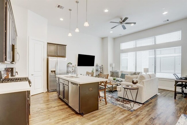 Photo - 64 N Hutcheson St House