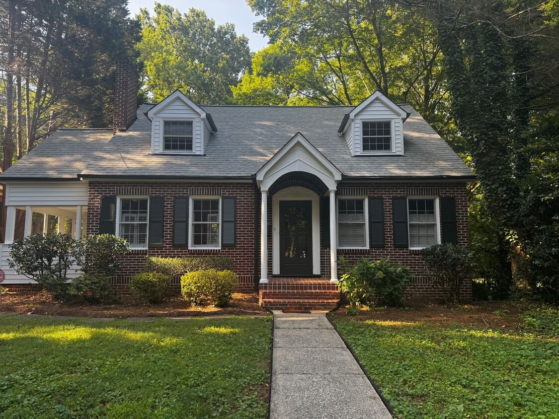 Primary Photo - 2434 Rosewood Ave