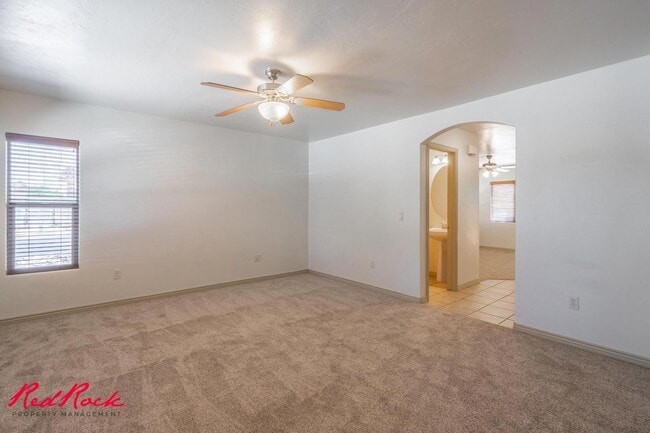 Building Photo - 3 Bedroom Townhome In Fossil Hills!