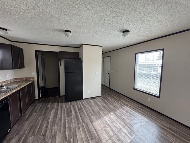 Foto del edificio - 32 Armstrong Ave