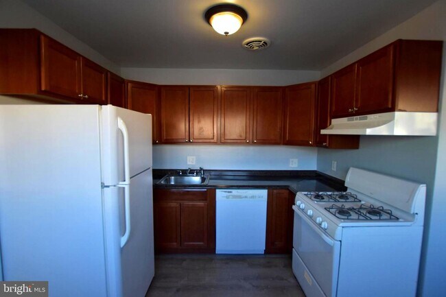 Building Photo - 2503 Van Buren St