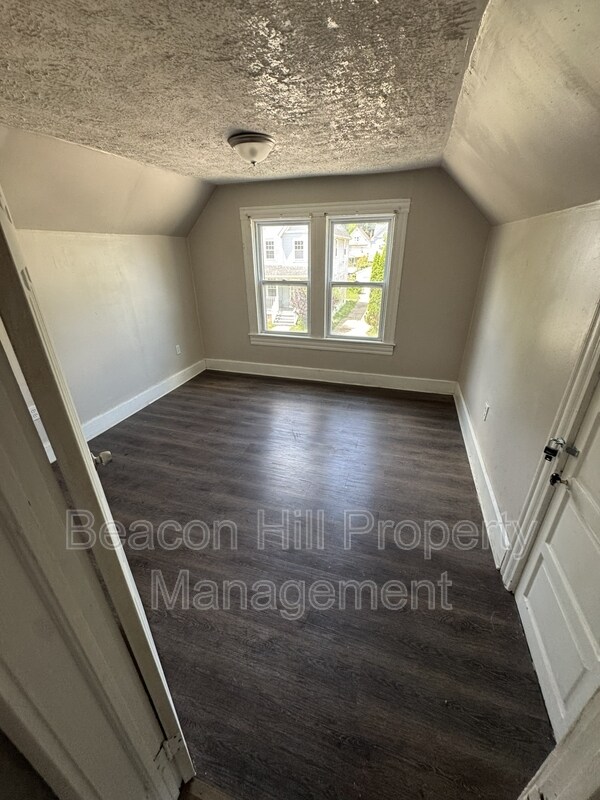 Foto del edificio - 2355 E 86th St
