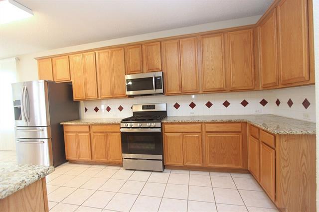 Building Photo - 9701 Summer Dr