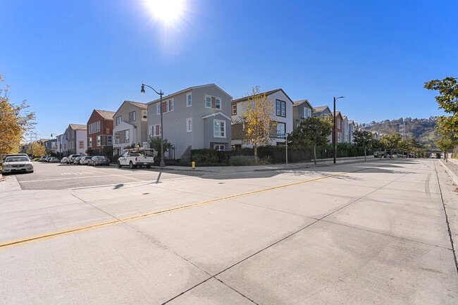 Building Photo - 2700 E Chaucer St