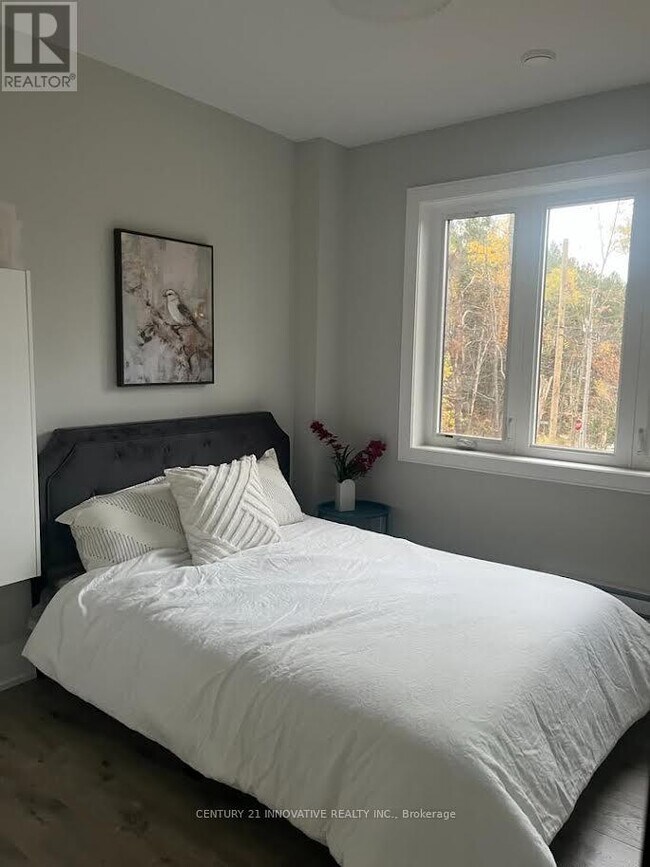 Building Photo - 2 Golf Ln