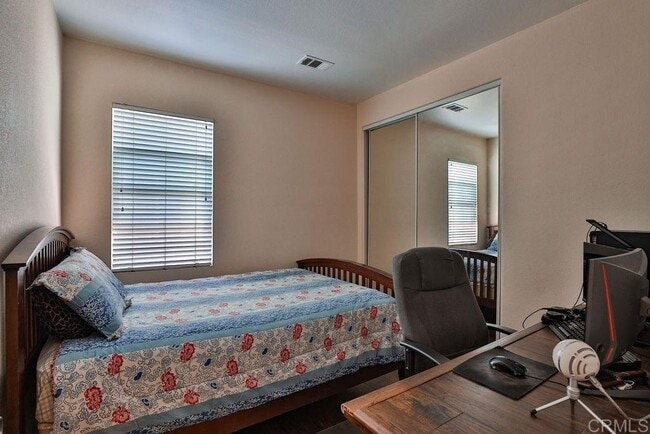 Building Photo - 425 S Meadowbrook Dr