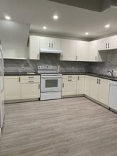 Building Photo - 644 Allard St