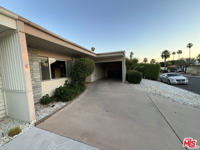 Foto del edificio - 46165 Burroweed Ln