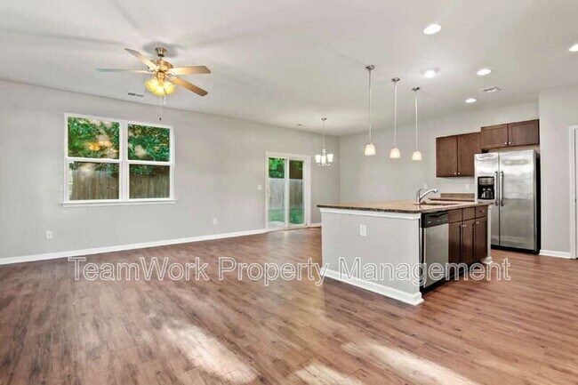 Foto del edificio - 145 Stoney Creek Way